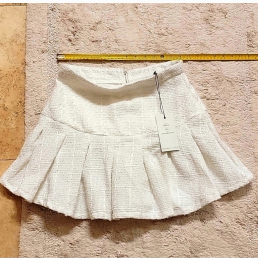 Elegant White Tweed Skirt